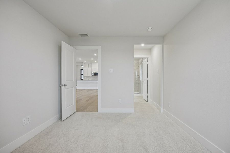 Representative unfurnished interior of a home built from the The Jason by Lillian Custom Homes in Hickory Hill, Sherman (Image 27).
