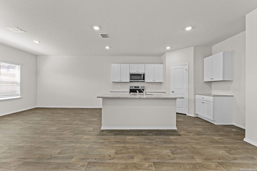 Spacious, unfurnished interior of a new home in Laurel Vistas, San Antonio (Image 24). Spacious, unfurnished interior of a new home in Laurel Vistas, San Antonio (Image 24).