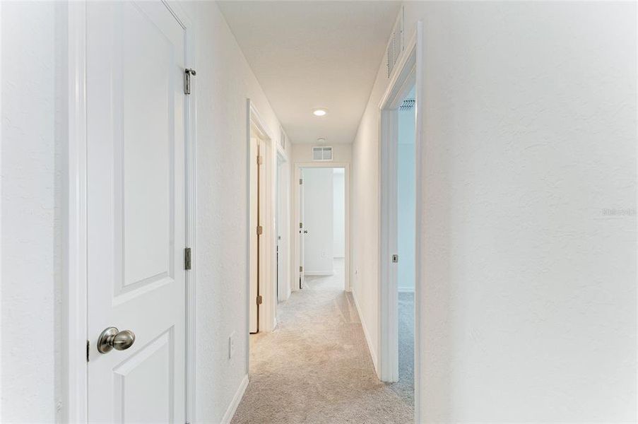 Spacious, unfurnished interior of a new home in , Sarasota (Image 21).