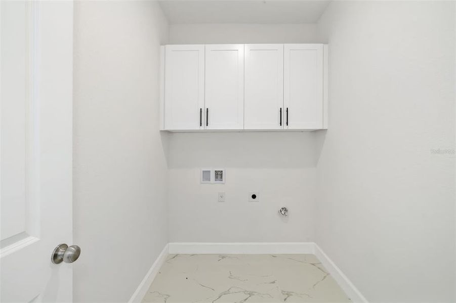 Spacious, unfurnished interior of a new home in , Port Charlotte (Image 36).