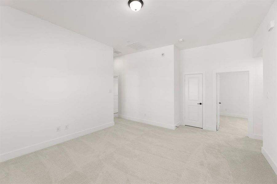 Spacious, unfurnished interior of a new home in The Villages of Hurricane Creek, Anna (Image 12).