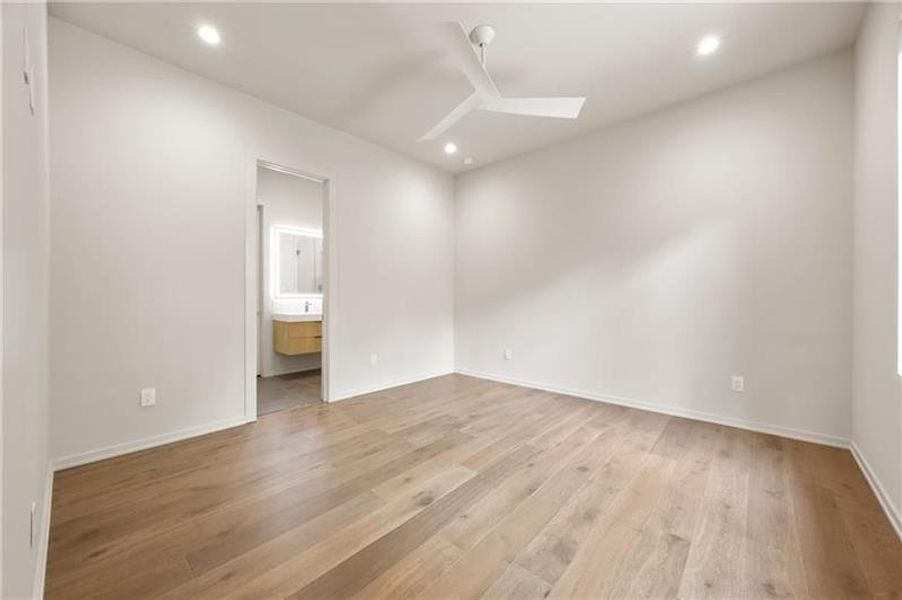 Spacious, unfurnished interior of a new home in , Sandy Springs (Image 21).