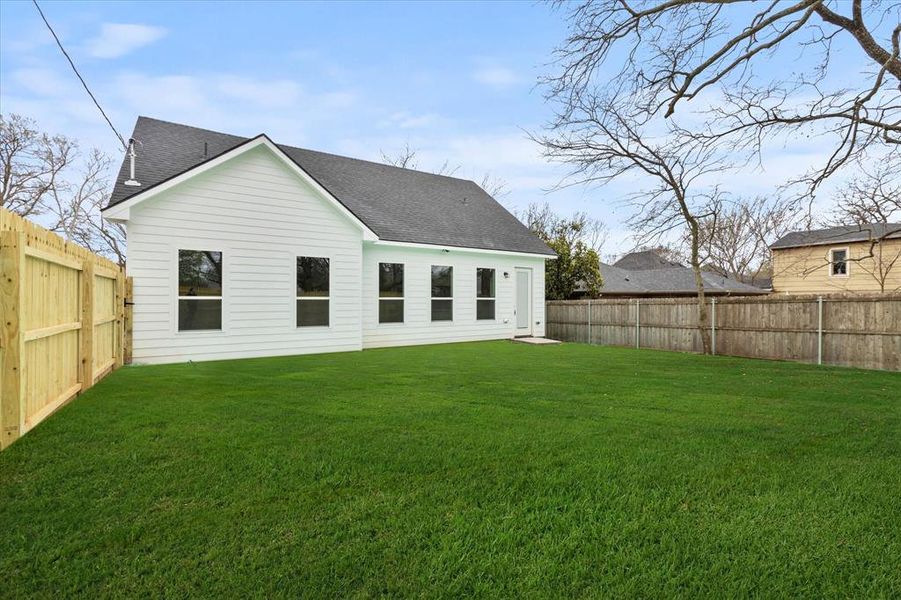 Exterior details and patio area of a home in , Denison (Image 24).