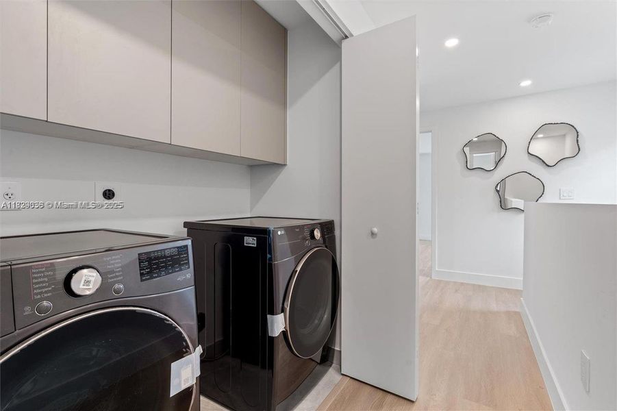 Furnished interior view inside a new home in , Coral Springs (Image 17).