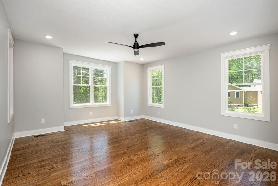 Spacious, unfurnished interior of a new home in , Flat Rock (Image 30).
