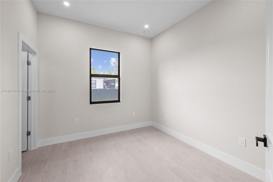 Spacious, unfurnished interior of a new home in , Lehigh Acres (Image 27).