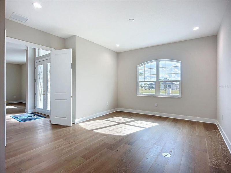 Spacious, unfurnished interior of a new home in Hampton Lakes, Sarasota (Image 50). Spacious, unfurnished interior of a new home in Hampton Lakes, Sarasota (Image 50).