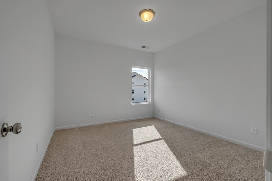 Spacious, unfurnished interior of a new home in Stratford Station, Lebanon (Image 22).