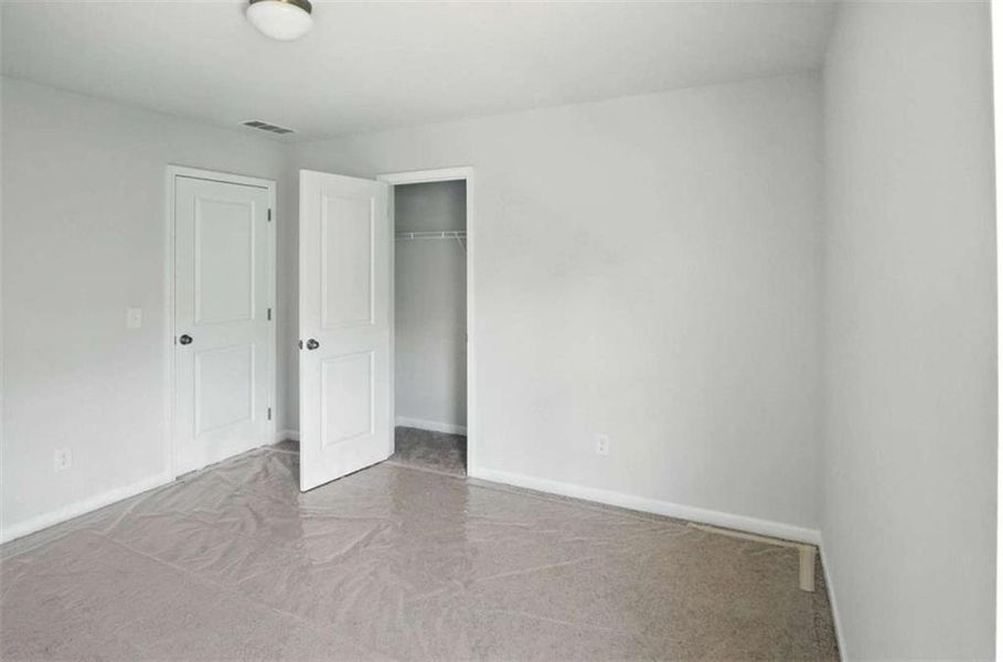 Spacious, unfurnished interior of a new home in Creekside Landing, Dallas (Image 26).