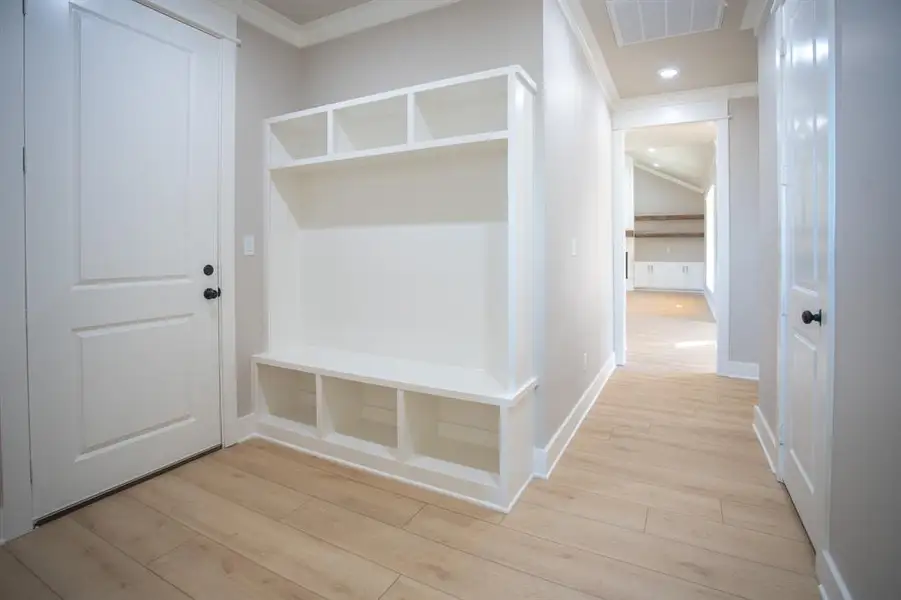 Spacious, unfurnished interior of a new home in , Tyler (Image 31).