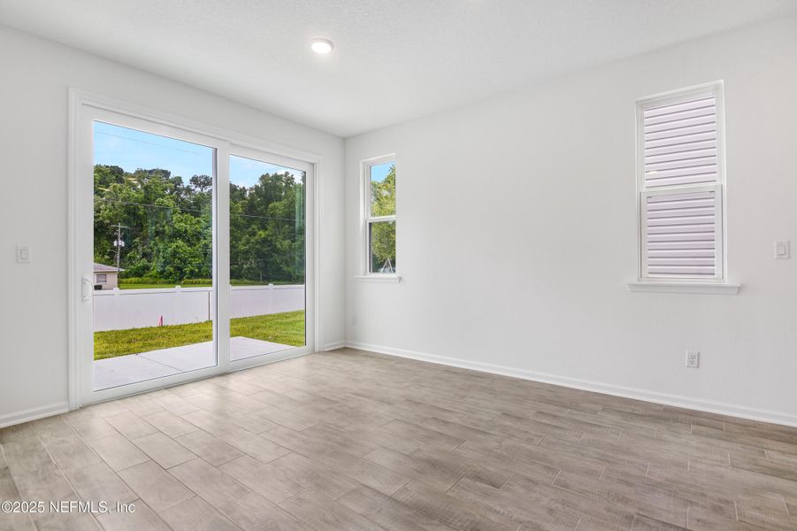 Spacious, unfurnished interior of a new home in Seasons at Park Trace, Jacksonville (Image 13).
