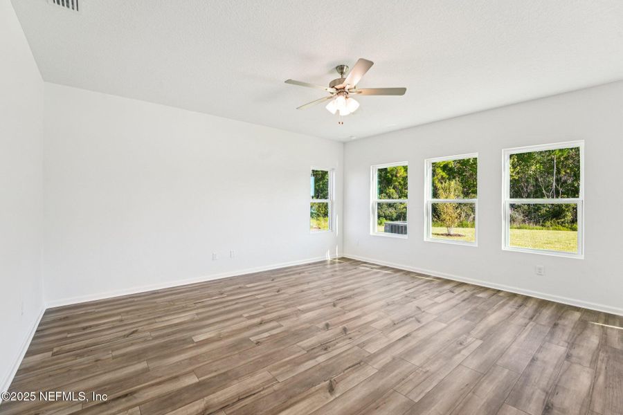 Spacious, unfurnished interior of a new home in Panther Creek, Jacksonville (Image 20).
