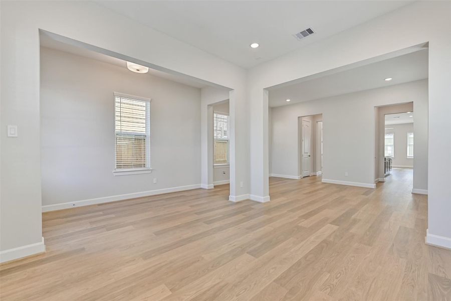 Spacious, unfurnished interior of a new home in Pearland Old Townsite, Pearland (Image 32).