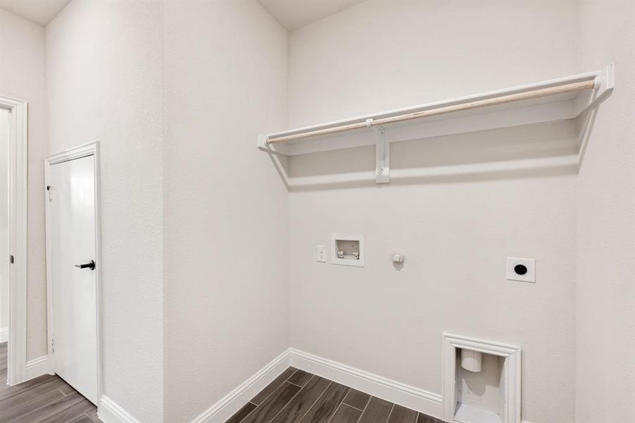 Spacious, unfurnished interior of a new home in Sonoma Verde, McLendon-Chisholm (Image 19).