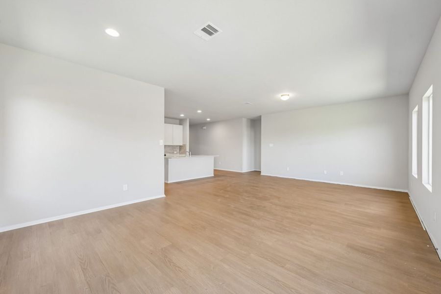 Spacious, unfurnished interior of a new home in Harrington Trails, New Caney (Image 15).