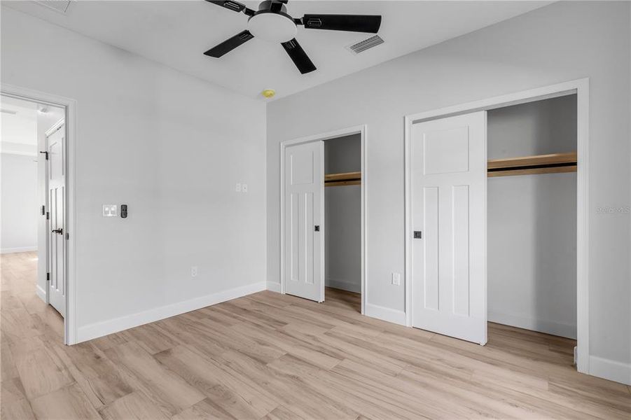 Spacious, unfurnished interior of a new home in , Oak Hill (Image 20).