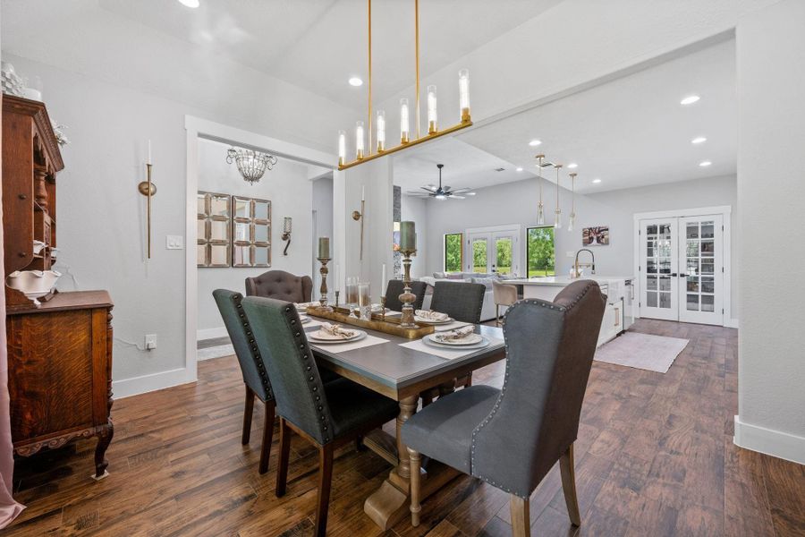 Furnished interior view inside a new home in , Anahuac (Image 26).