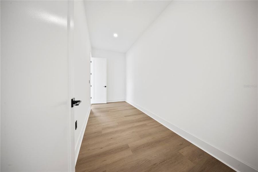 Spacious, unfurnished interior of a new home in , Lake Alfred (Image 17).