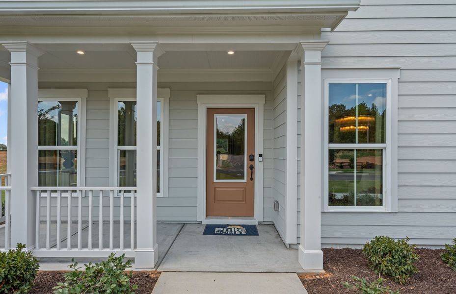 Representative exterior details of a home built from the Riverton by Pulte Homes in Creekside at Skelton, Hoschton (Image 3).