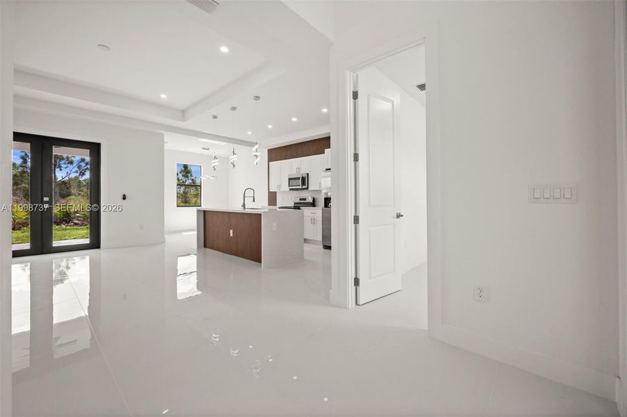 Spacious, unfurnished interior of a new home in , Lehigh Acres (Image 22).