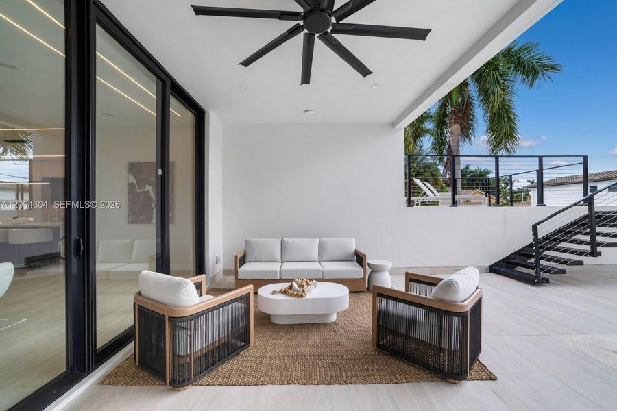 Exterior details and patio area of a home in , Hollywood (Image 28).