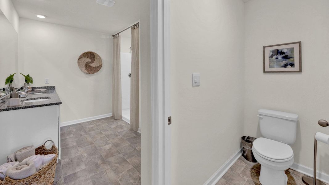 Representative furnished interior of a home built from the Aria by D.R. Horton in Fairview Hills, Cleveland (Image 18).