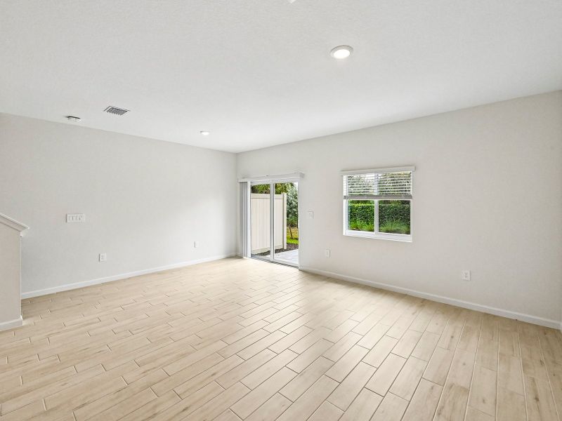 Spacious, unfurnished interior of a new home in Meritage Homes at Central Park, Port St. Lucie (Image 10).