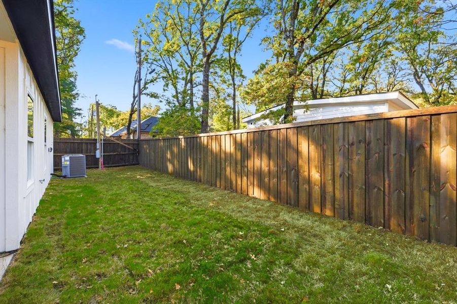 Exterior details and patio area of a home in , Gun Barrel City (Image 2).