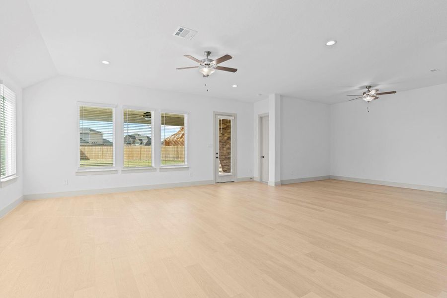 Spacious, unfurnished interior of a new home in Westland Ranch 60' Homesites, League City (Image 23).