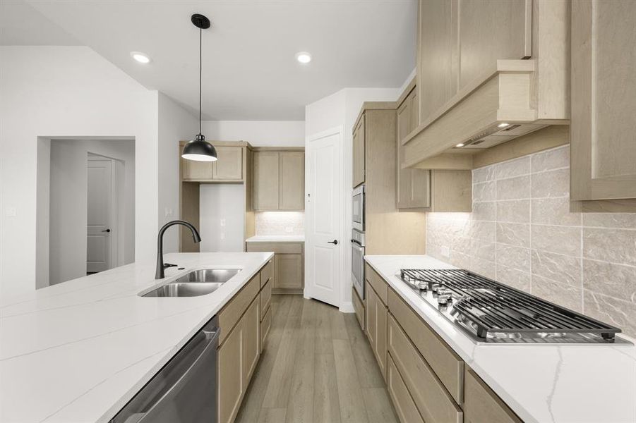 16953 Leatherflower- Kitchen-3