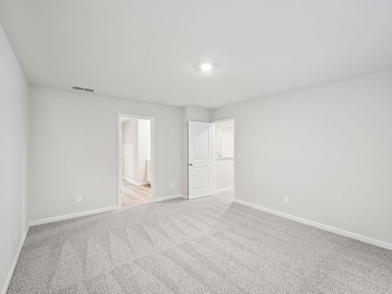 Spacious, unfurnished interior of a new home in Martin Springs - Estate Series, Lawrenceville (Image 19).