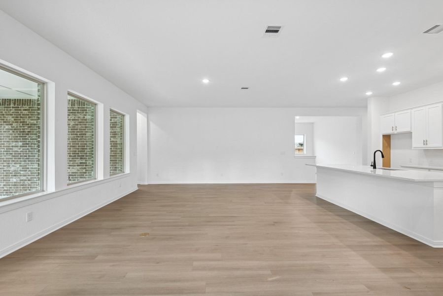 Spacious, unfurnished interior of a new home in Escondido 60', Magnolia (Image 28).
