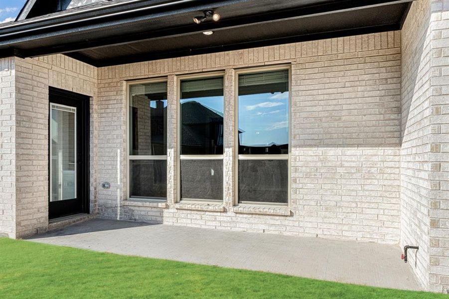 Exterior details and patio area of a home in Liberty, Melissa (Image 3).