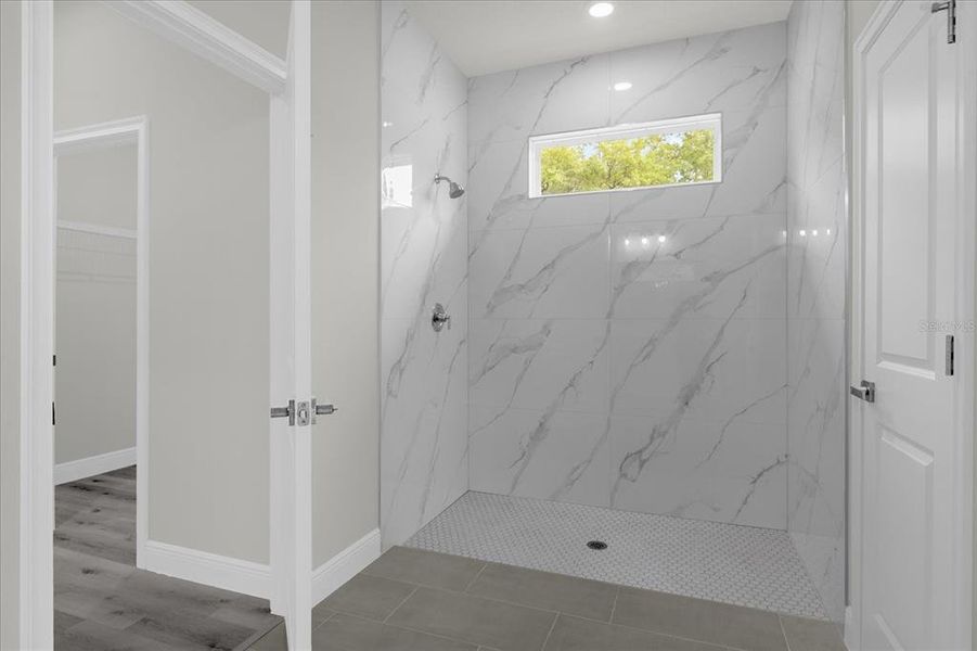 Spacious, unfurnished interior of a new home in , Dunnellon (Image 26).
