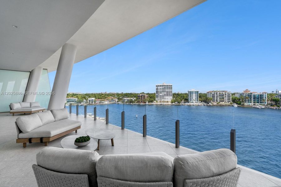 Condo located in Miami, FL showcasing its design and architecture (Image 5).