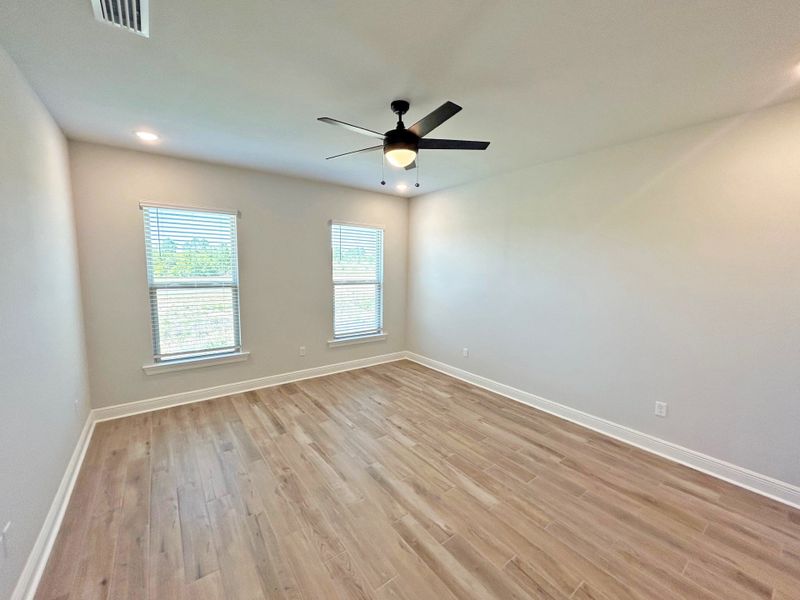 Spacious, unfurnished interior of a new home in The Bluffs at Lafayette, Freeport (Image 17).