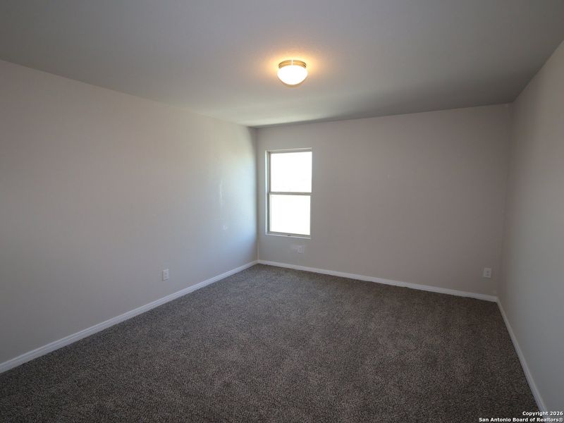 Spacious, unfurnished interior of a new home in Hunters Ranch, San Antonio (Image 15).