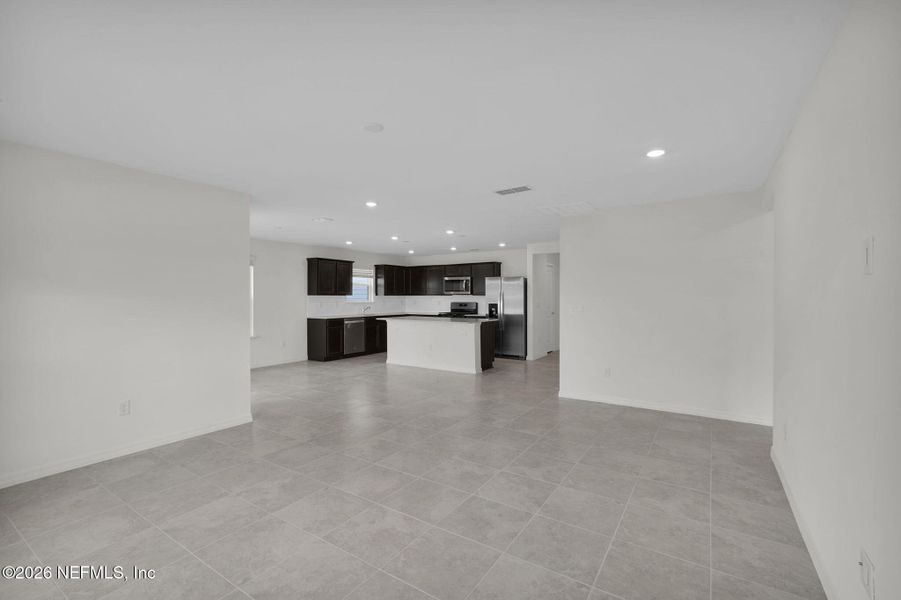 Spacious, unfurnished interior of a new home in Wells Landing, Jacksonville (Image 18).