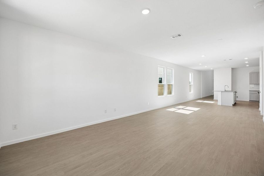 Spacious, unfurnished interior of a new home in Montgomery Bend, Montgomery (Image 16).