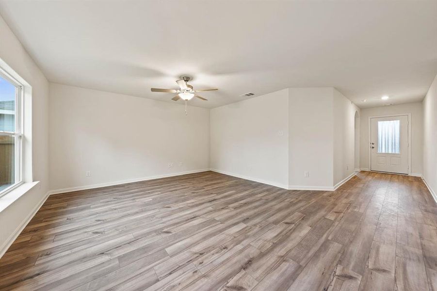 Spacious, unfurnished interior of a new home in Vista West, Fort Worth (Image 10).