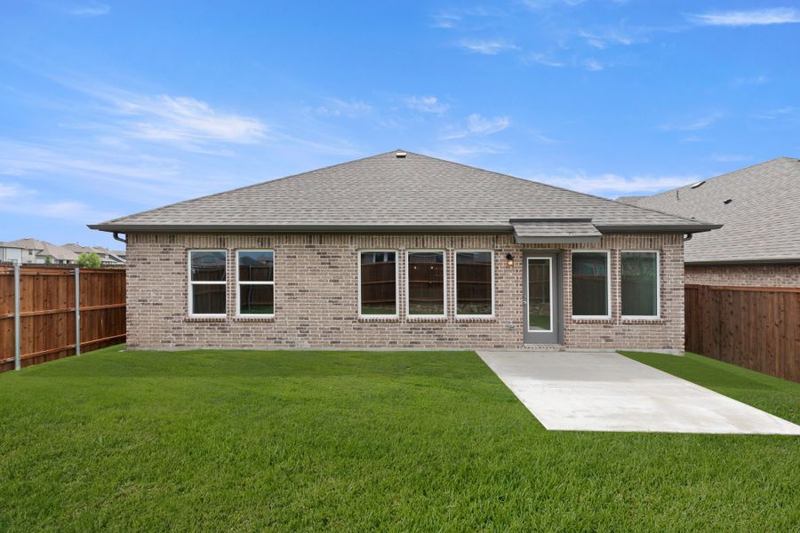 Exterior details and patio area of a home in Creekside, Royse City (Image 18).