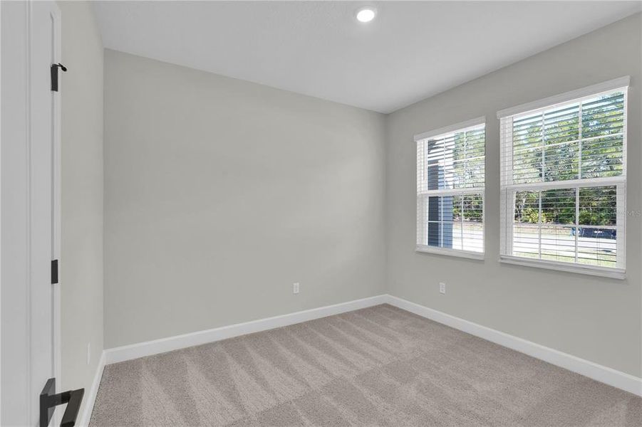 Spacious, unfurnished interior of a new home in Marion Oaks, Ocala (Image 9).