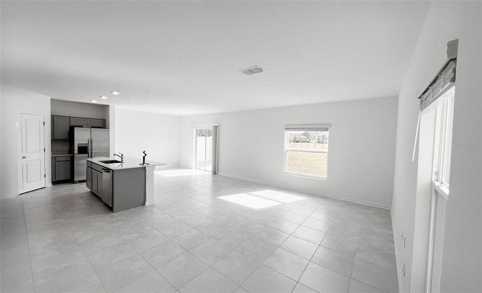 Spacious, unfurnished interior of a new home in , Winter Haven (Image 18).