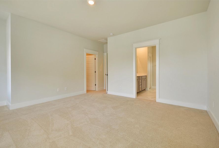 Spacious, unfurnished interior of a new home in , Summerville (Image 23).