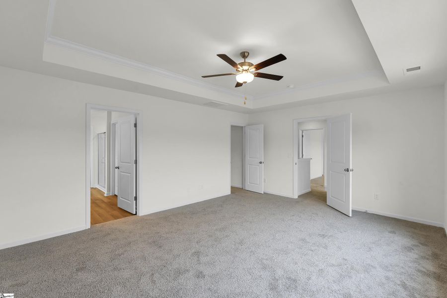 Spacious, unfurnished interior of a new home in Sedona, Greenville (Image 21).