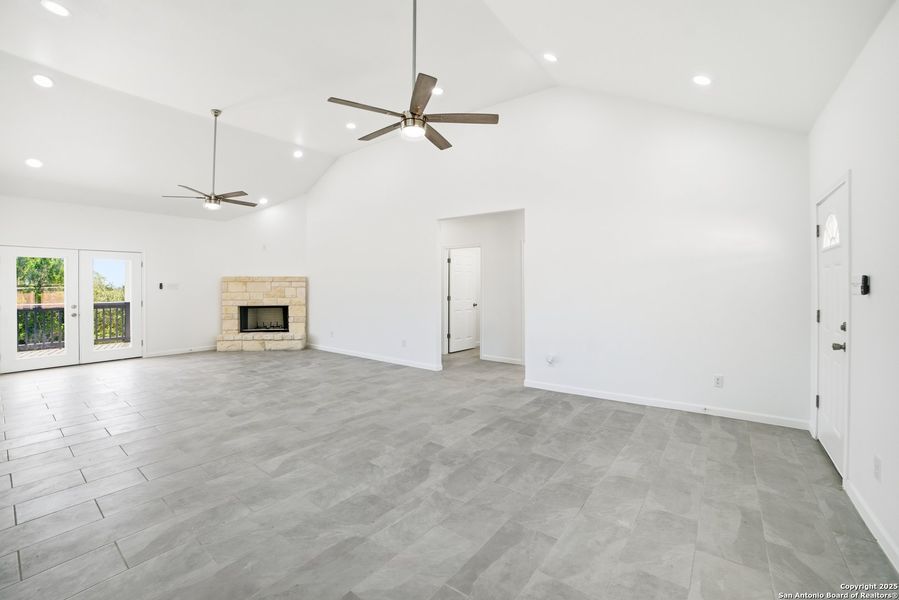 Spacious, unfurnished interior of a new home in , Lakehills (Image 14).