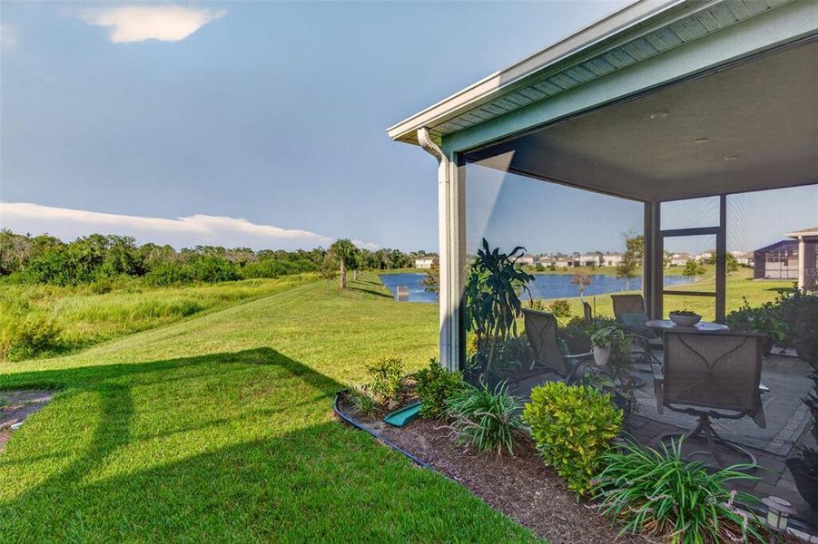 Exterior details and patio area of a home in , Lakewood Ranch (Image 4).