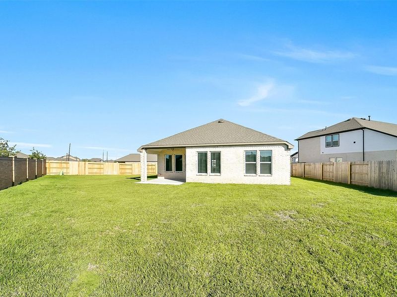 Exterior details and patio area of a home in Sunterra, Katy (Image 30).