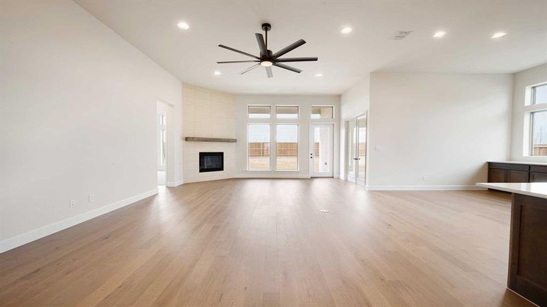 Spacious, unfurnished interior of a new home in Trinity Falls, McKinney (Image 21).