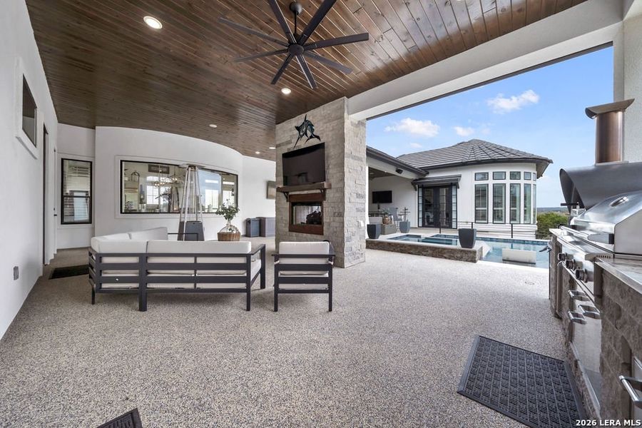 Exterior details and patio area of a home in , New Braunfels (Image 37).